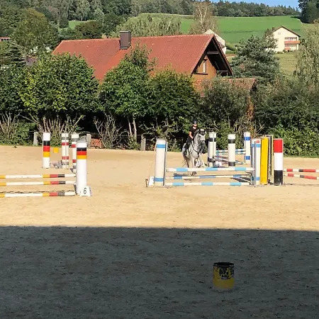 مزرعة للإقامة & Reitschule Fuchsenhof
