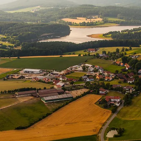 مزرعة للإقامة & Reitschule Fuchsenhof